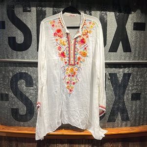 Beautiful white embroidered Tunic Johnny Was